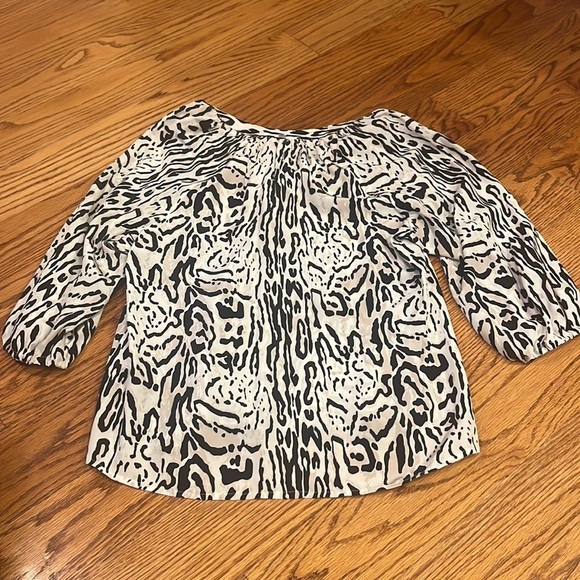 Joie Woman’s Printed Silk Top Size XS - Picture 4 of 5